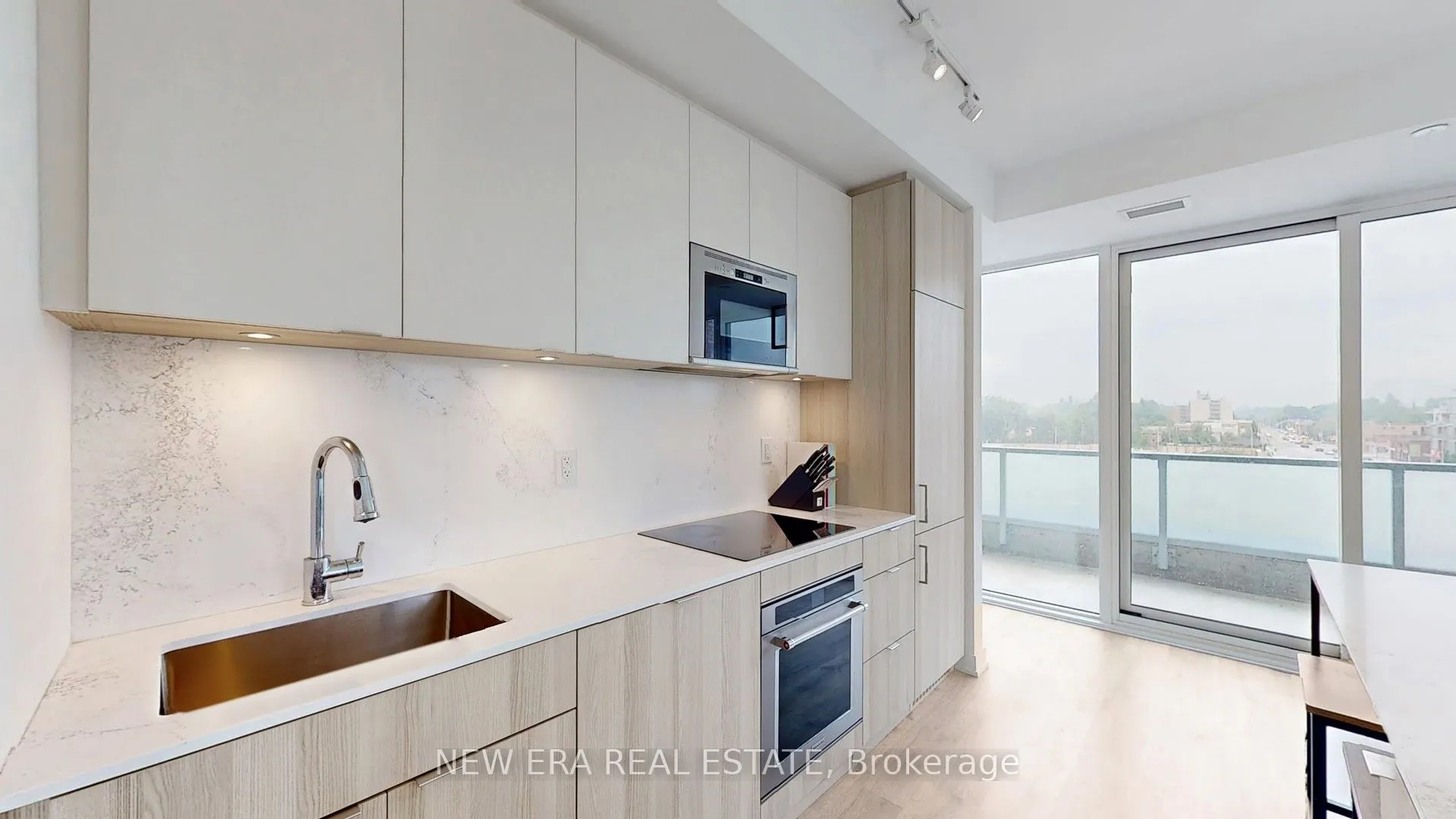 215 Lakeshore Road W, #521