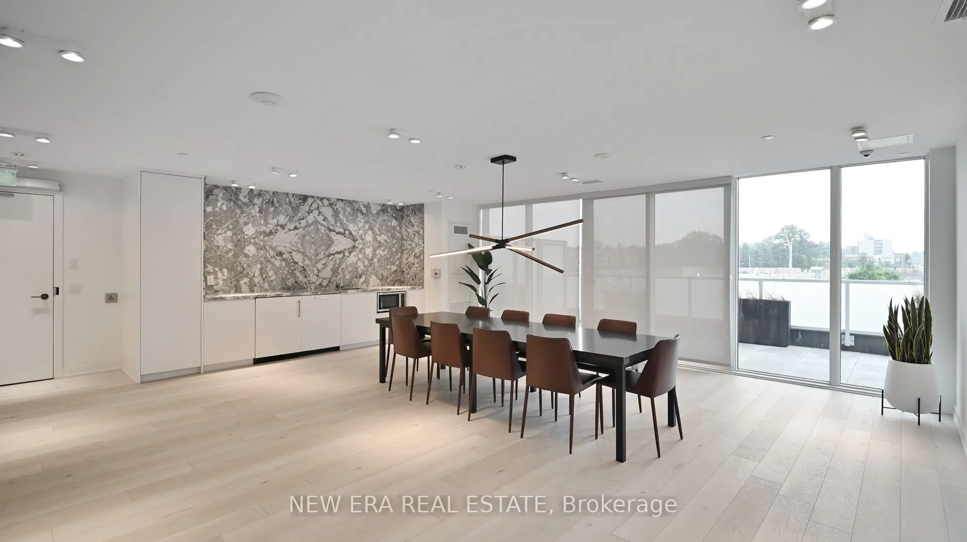 215 Lakeshore Road W, #521