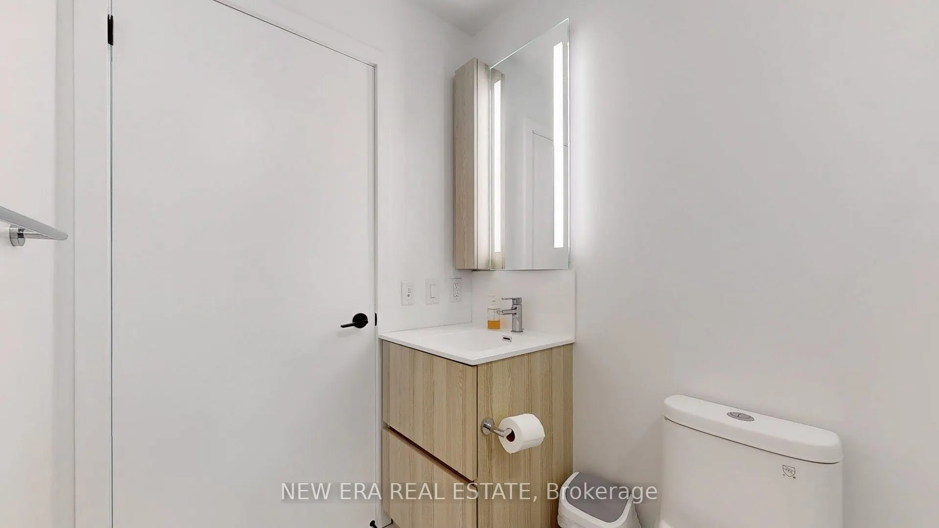 215 Lakeshore Road W, #521