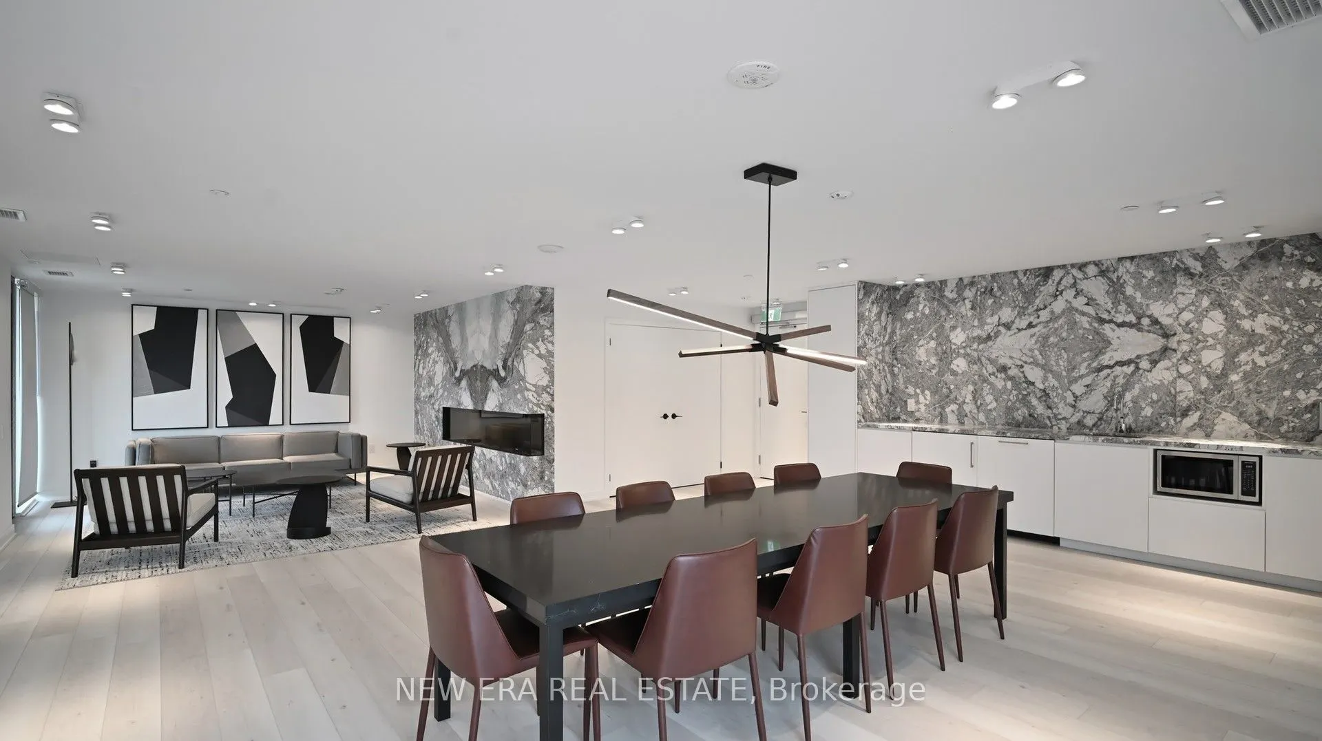 215 Lakeshore Road W, #521