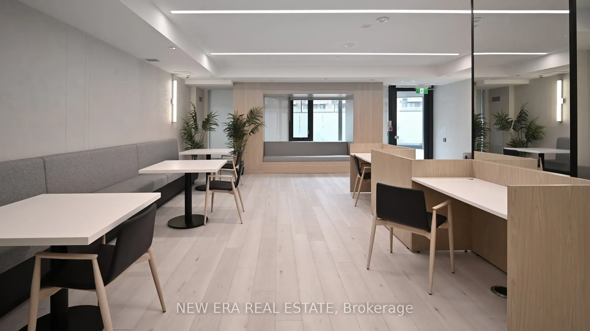 215 Lakeshore Road W, #521