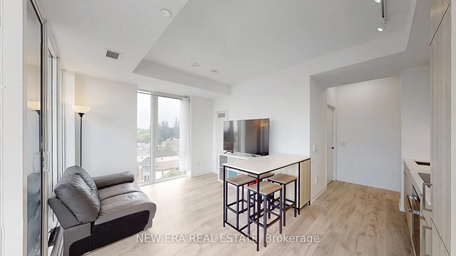 215 Lakeshore Road W, #521