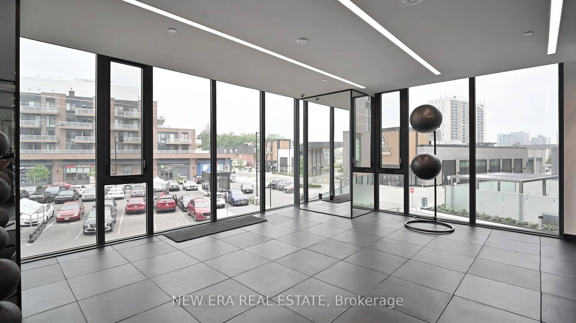 215 Lakeshore Road W, #521