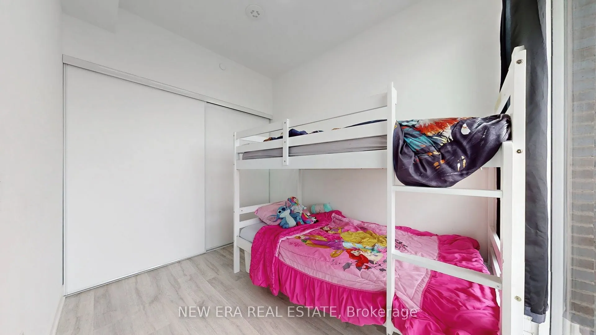 215 Lakeshore Road W, #521