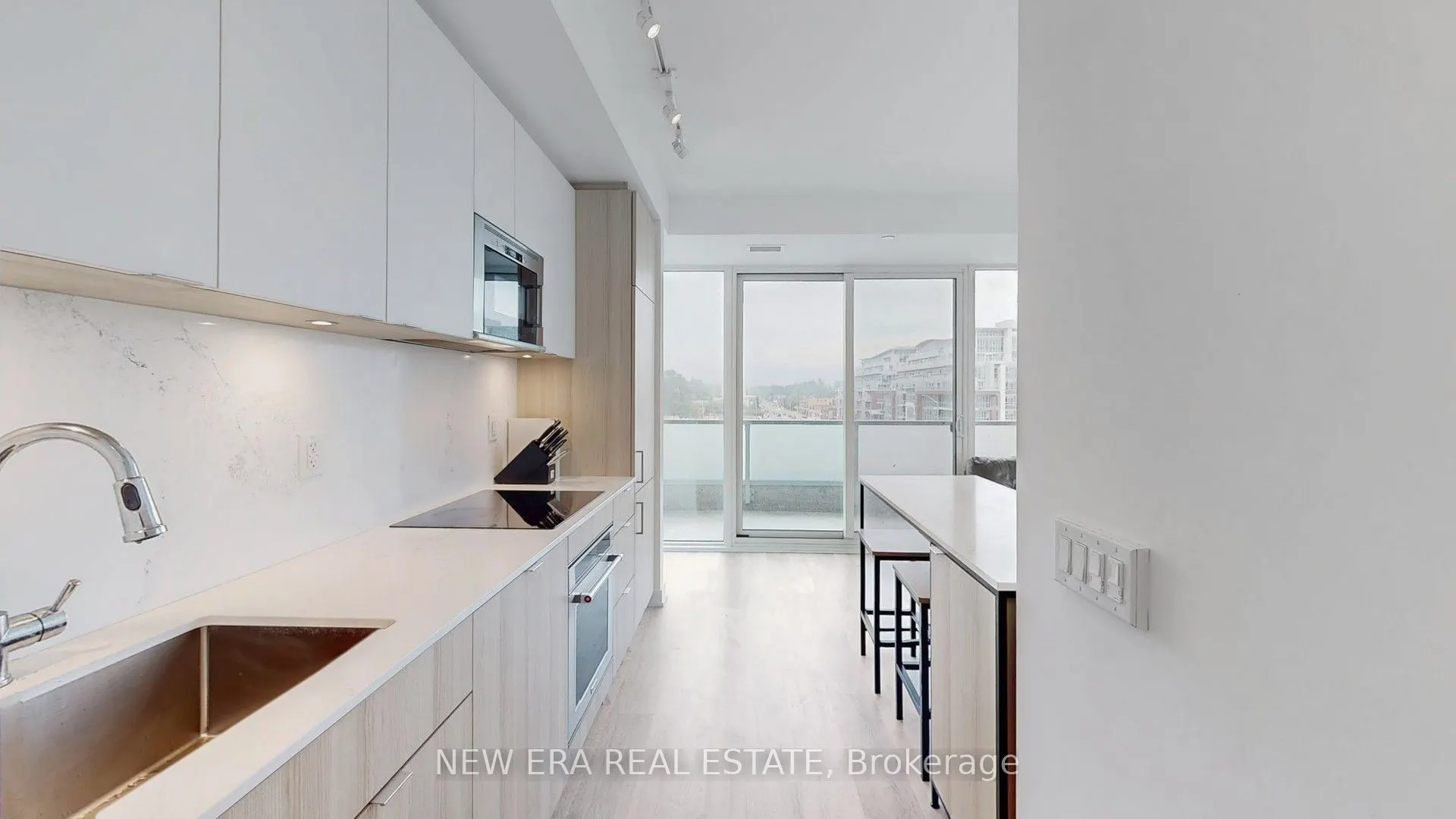 215 Lakeshore Road W, #521