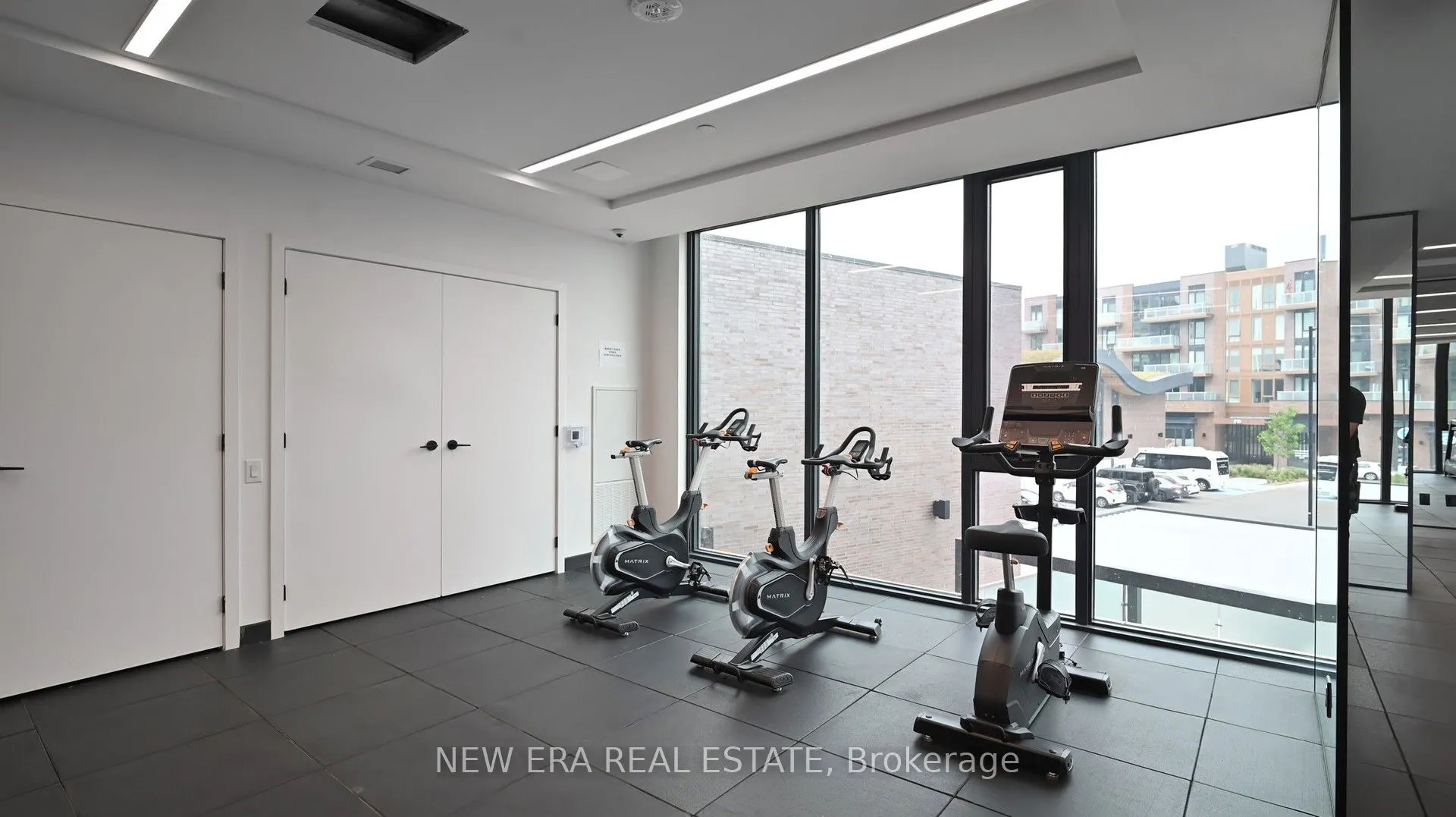 215 Lakeshore Road W, #521