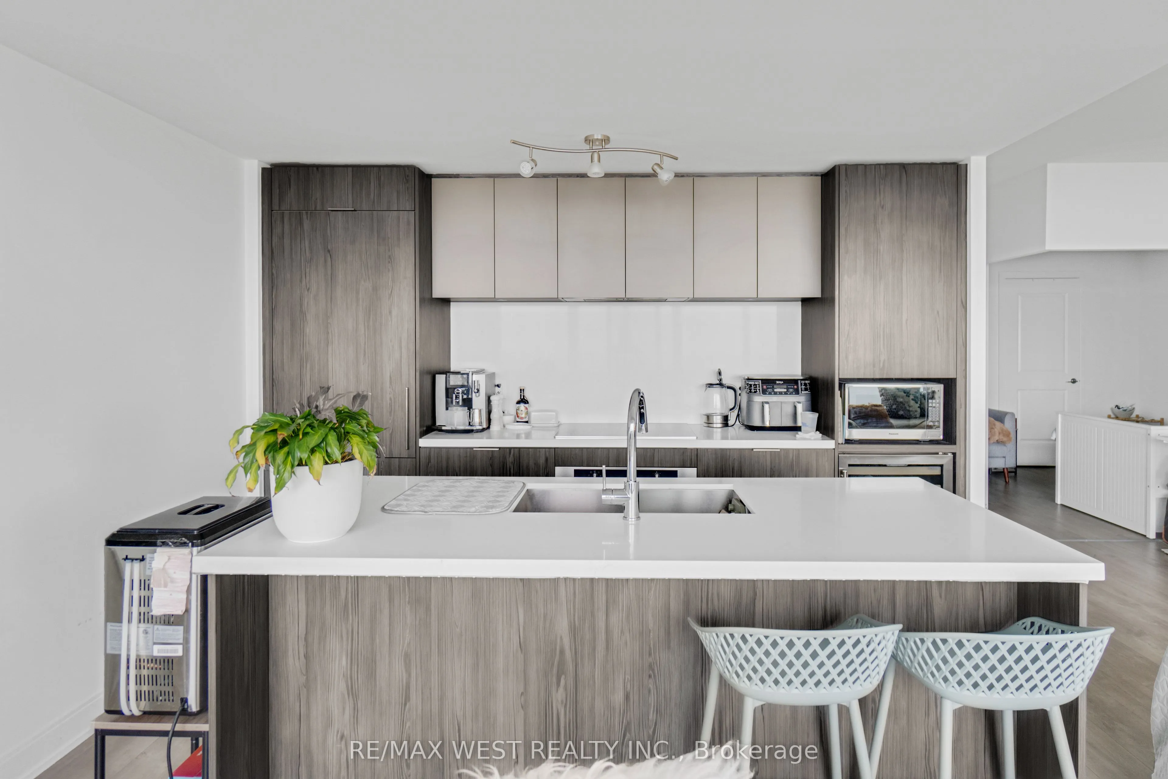 70 Annie Craig Drive, #2705