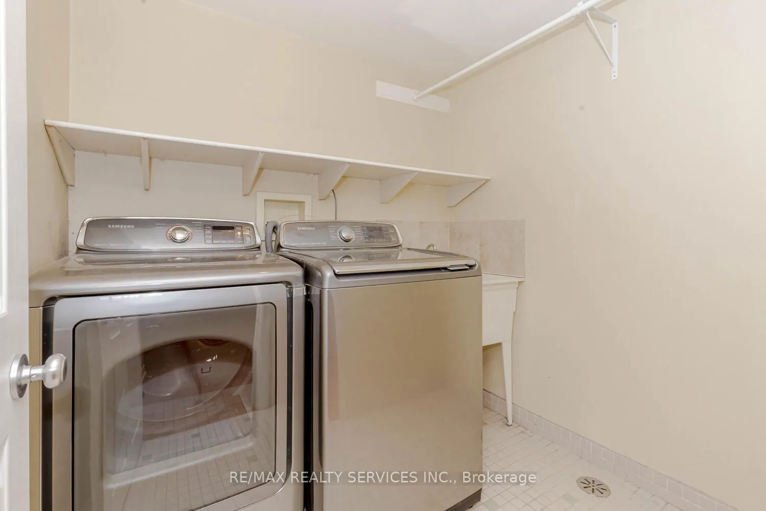 1259 Twin Oaks Dell Drive