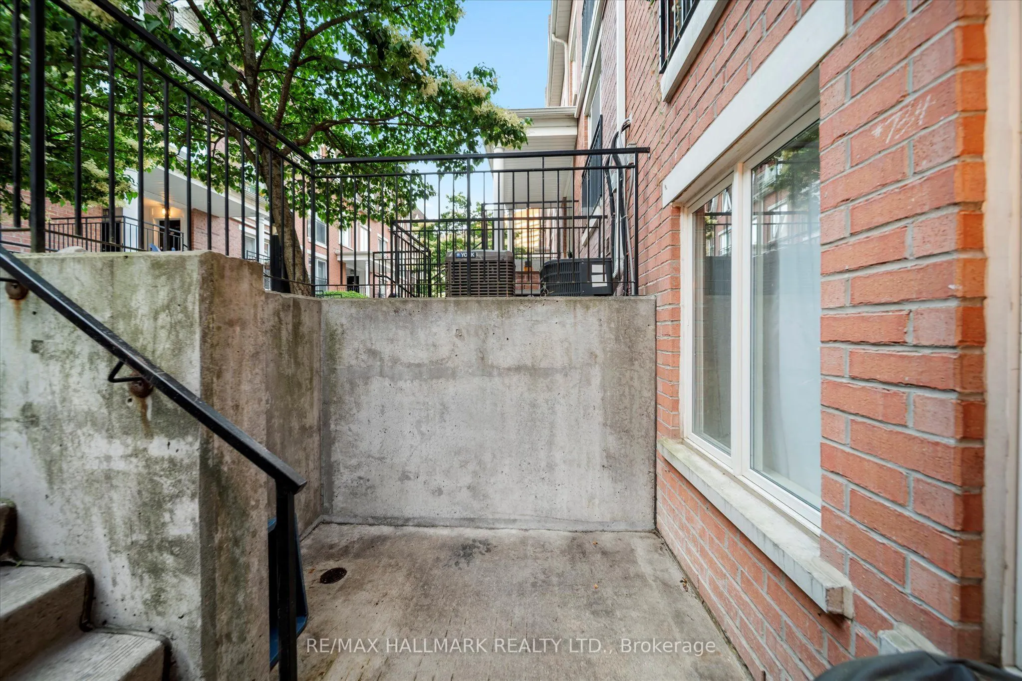 10 Laidlaw Street, #734