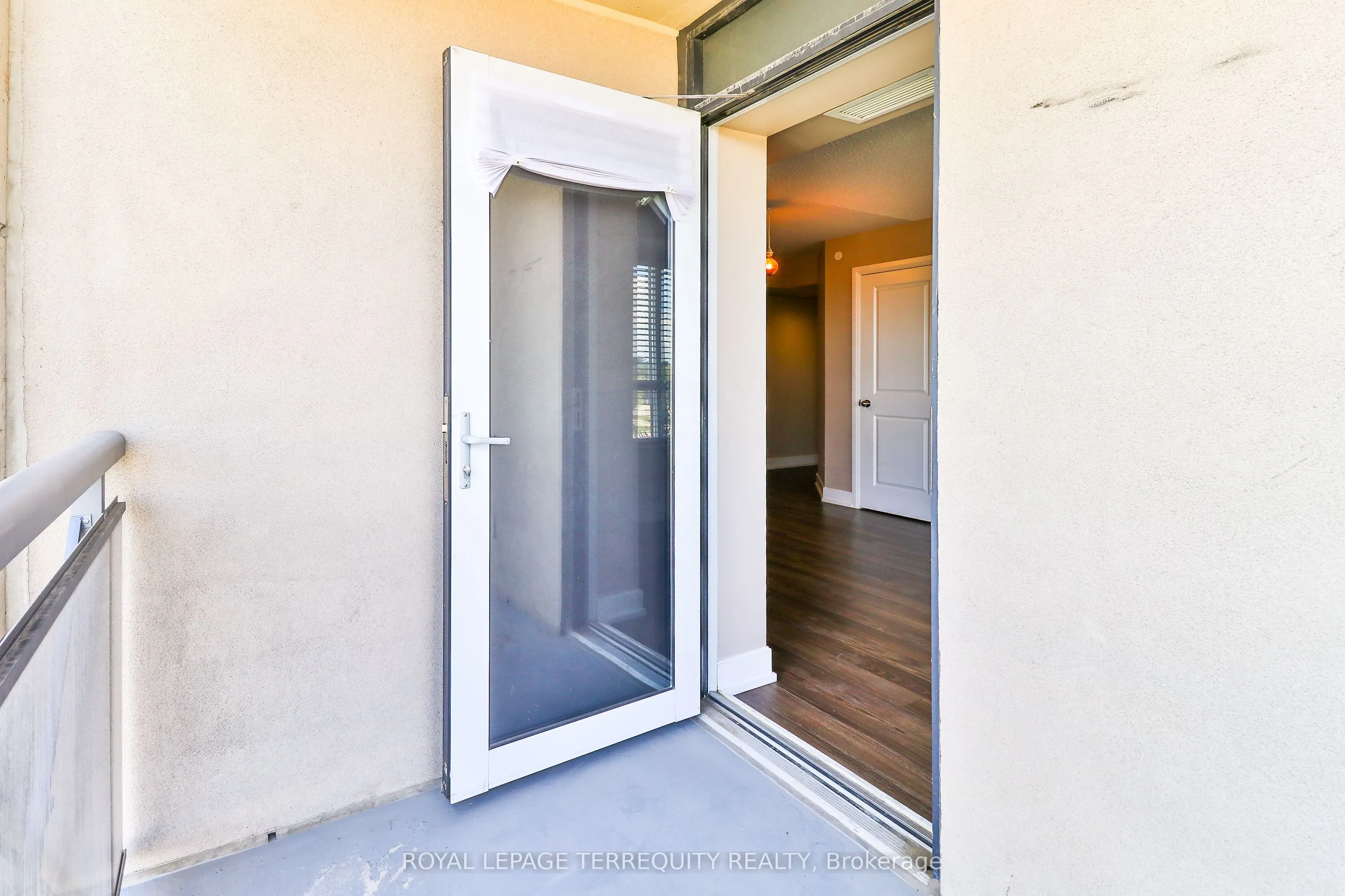 2 Eva Road, #424