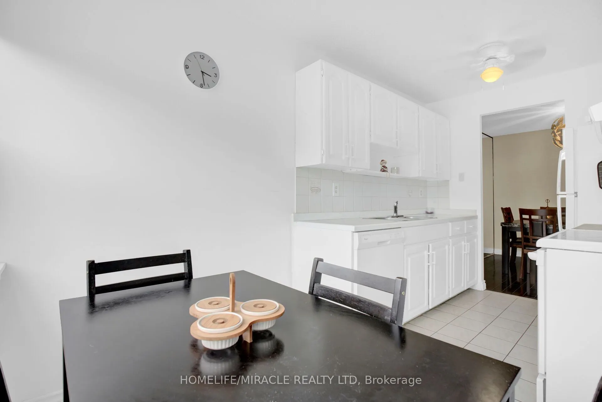 18 Knightsbridge Road, #206