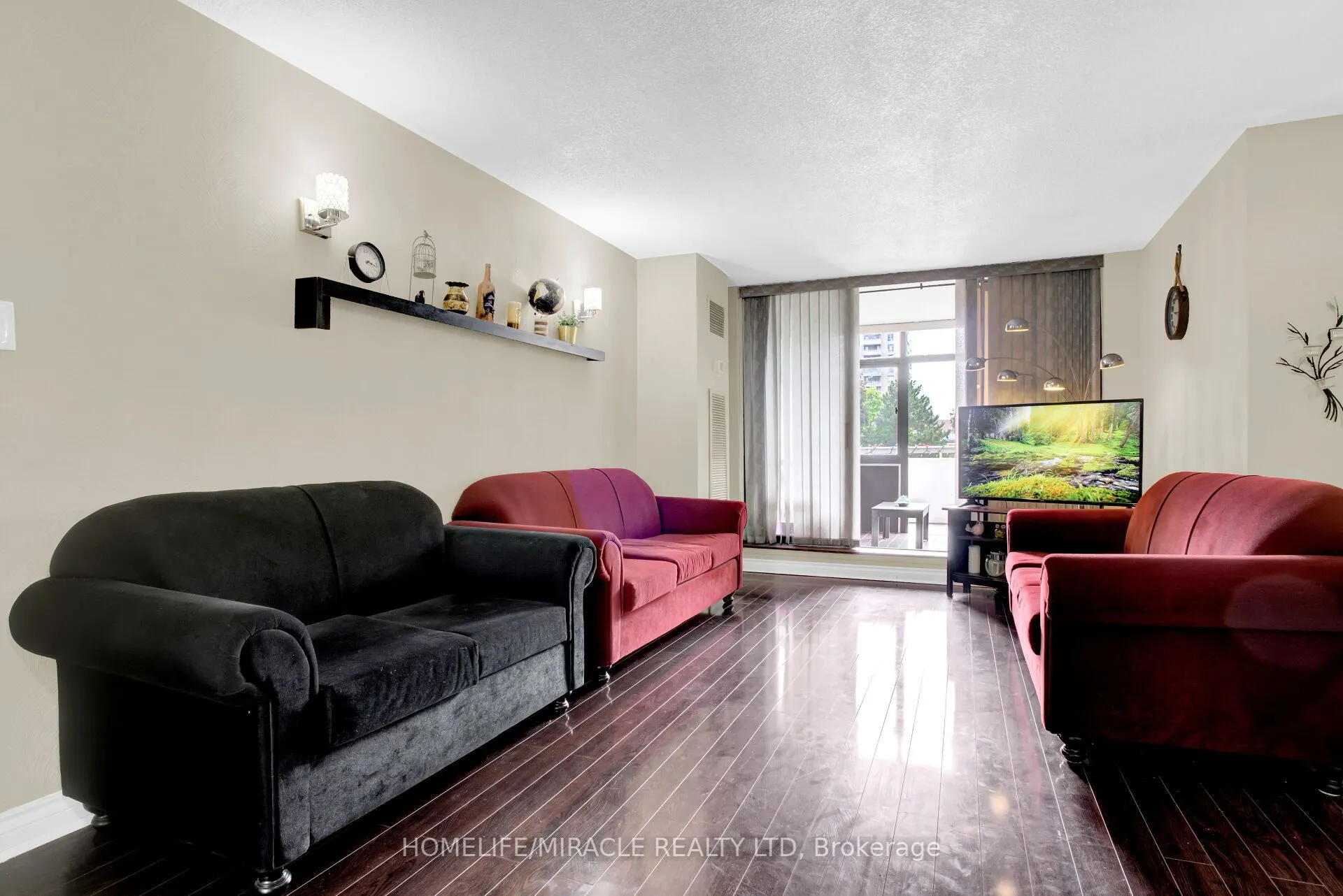 18 Knightsbridge Road, #206