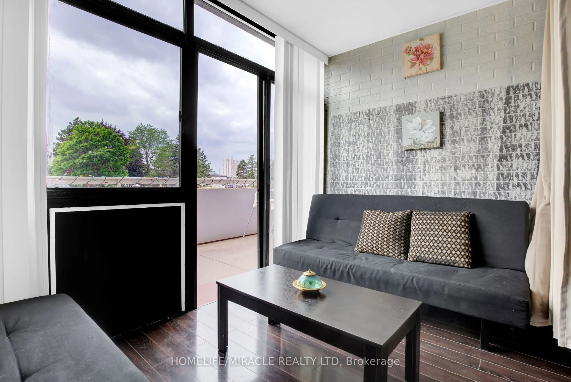 18 Knightsbridge Road, #206