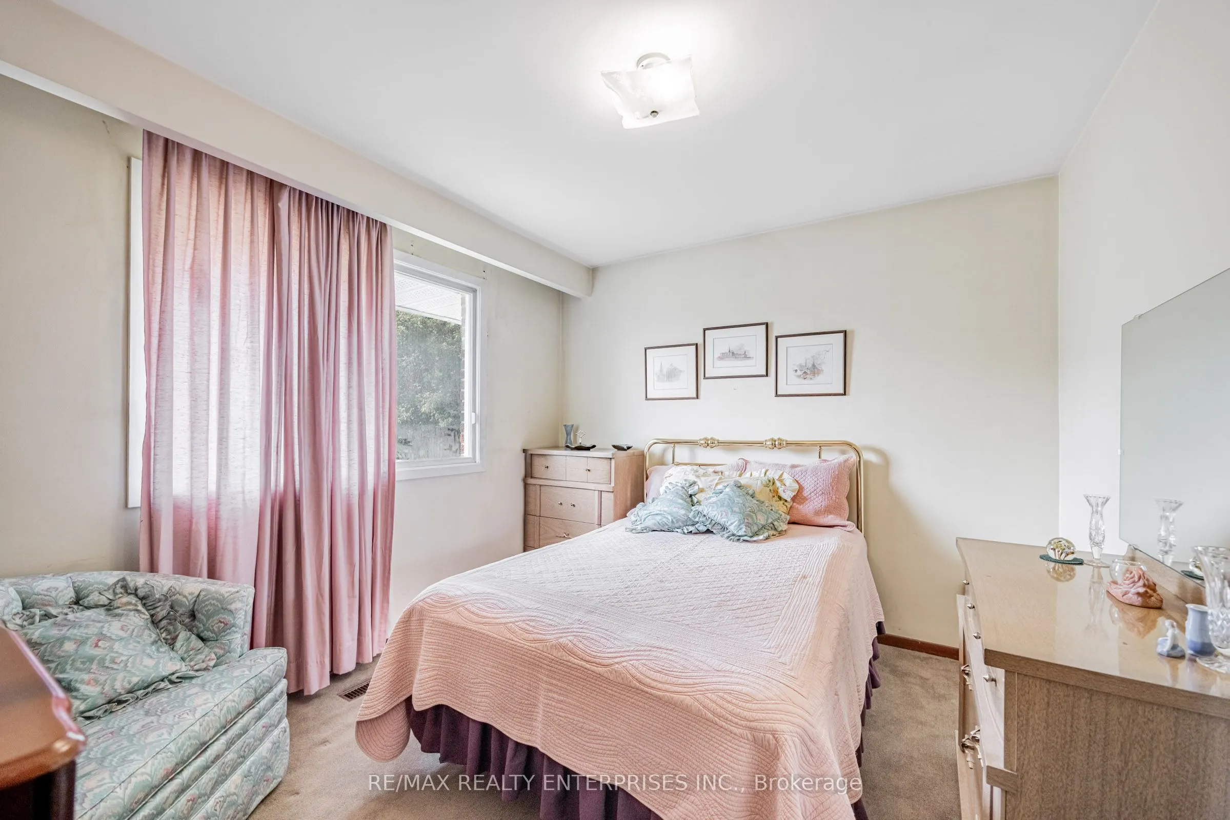 2739 Embleton Road