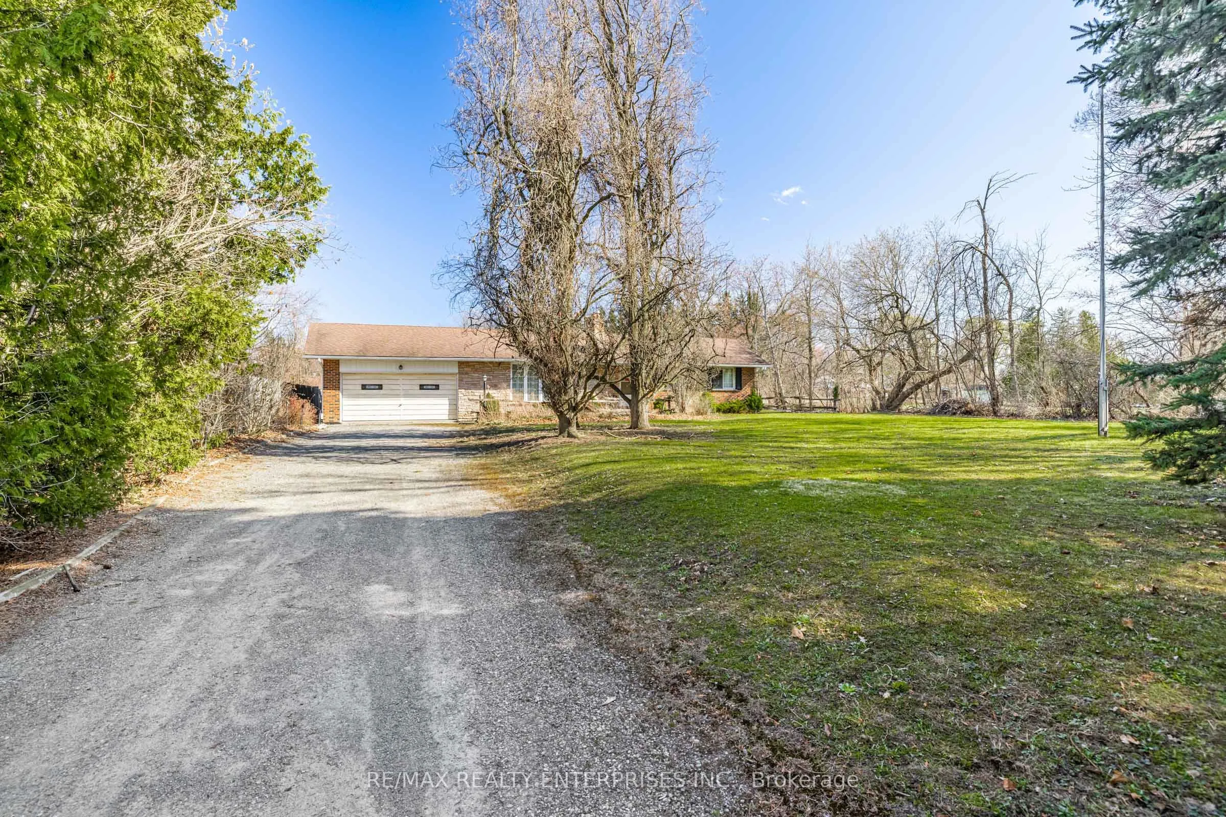 2739 Embleton Road