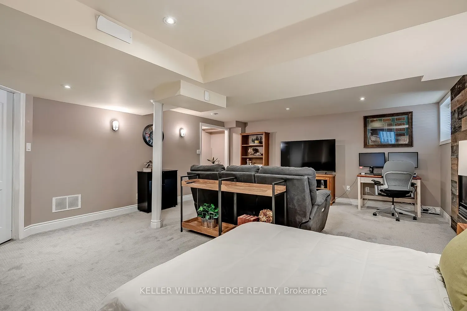 5586 Churchill Meadows Boulevard