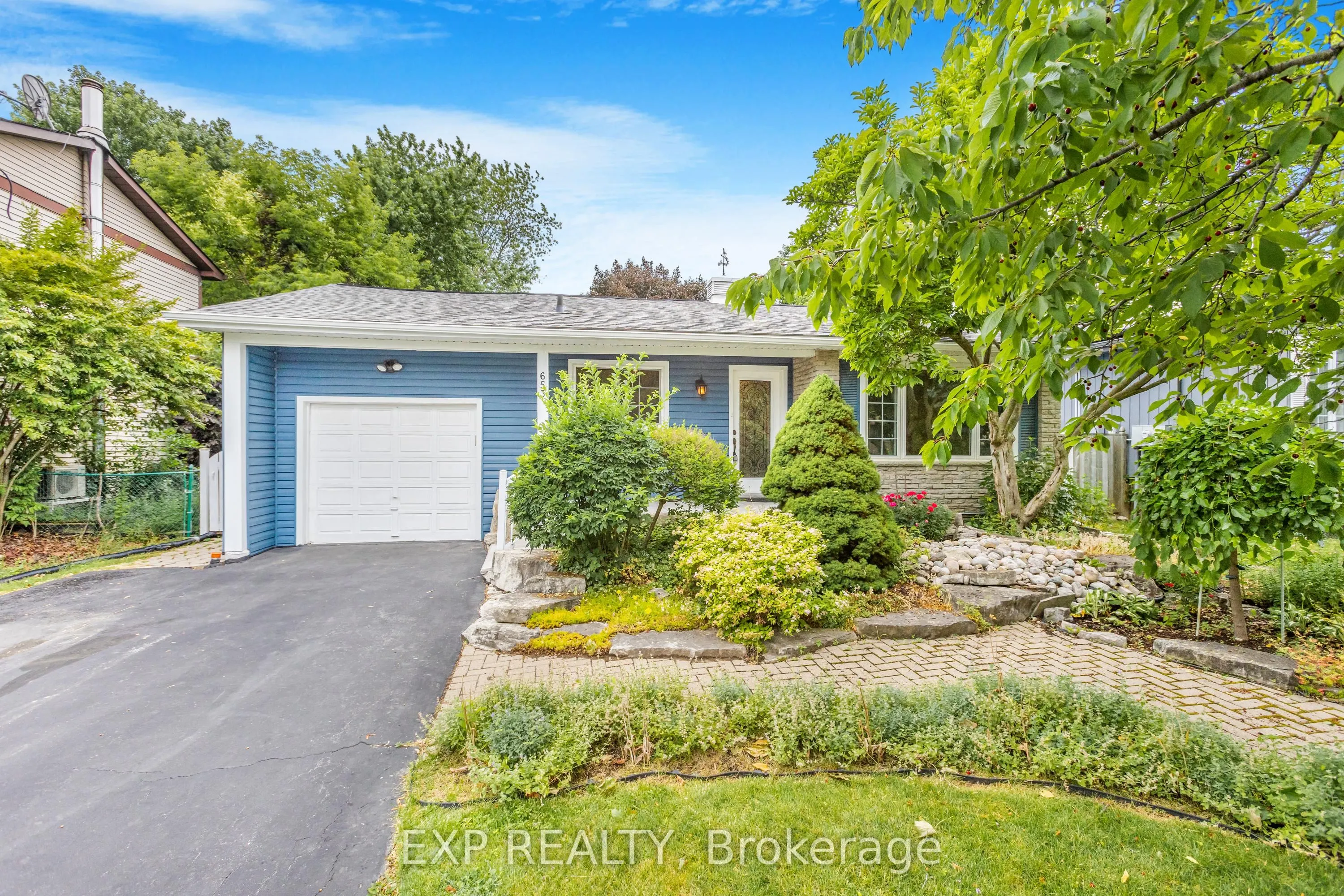 653 Elliott Crescent