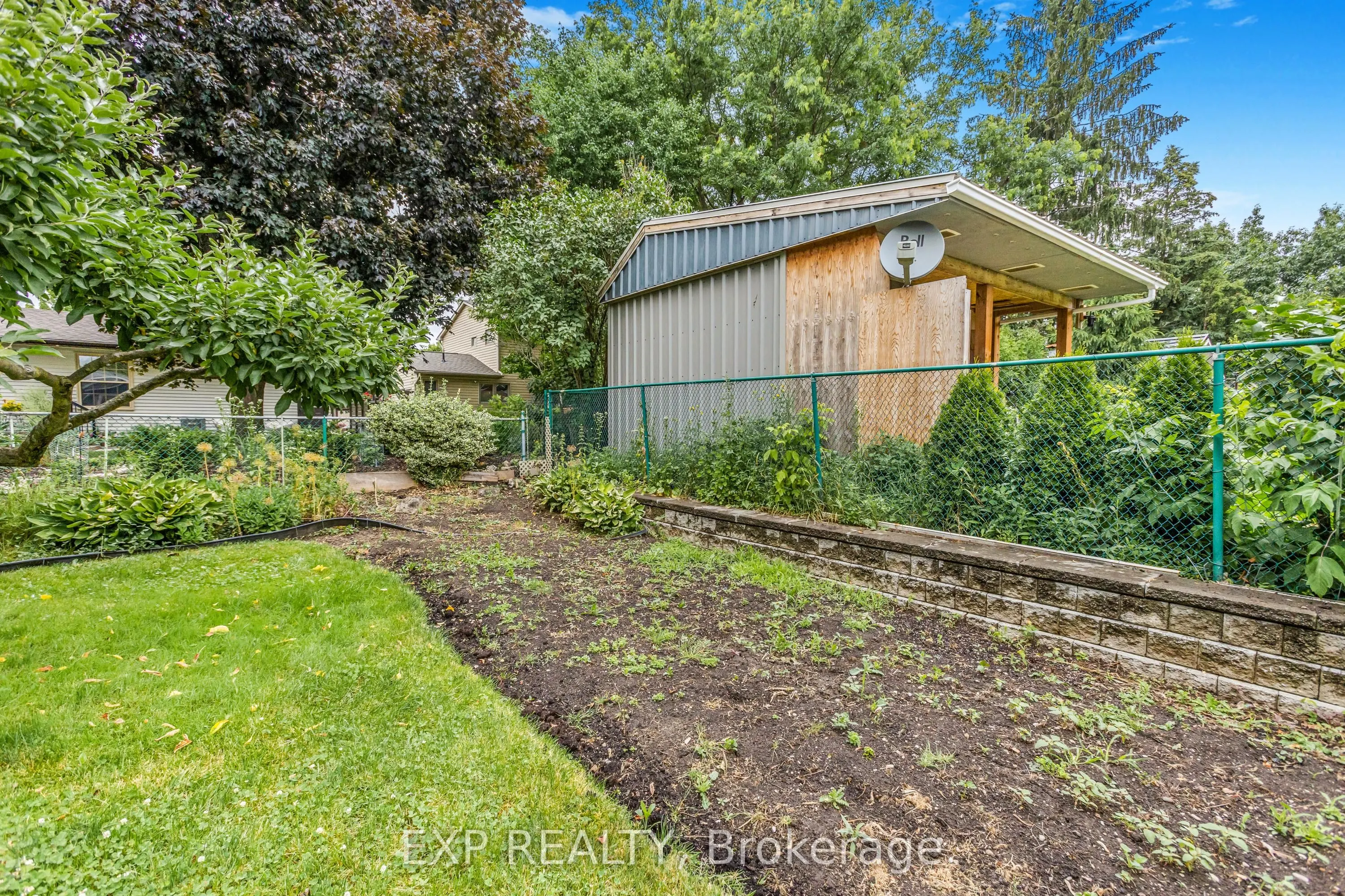 653 Elliott Crescent