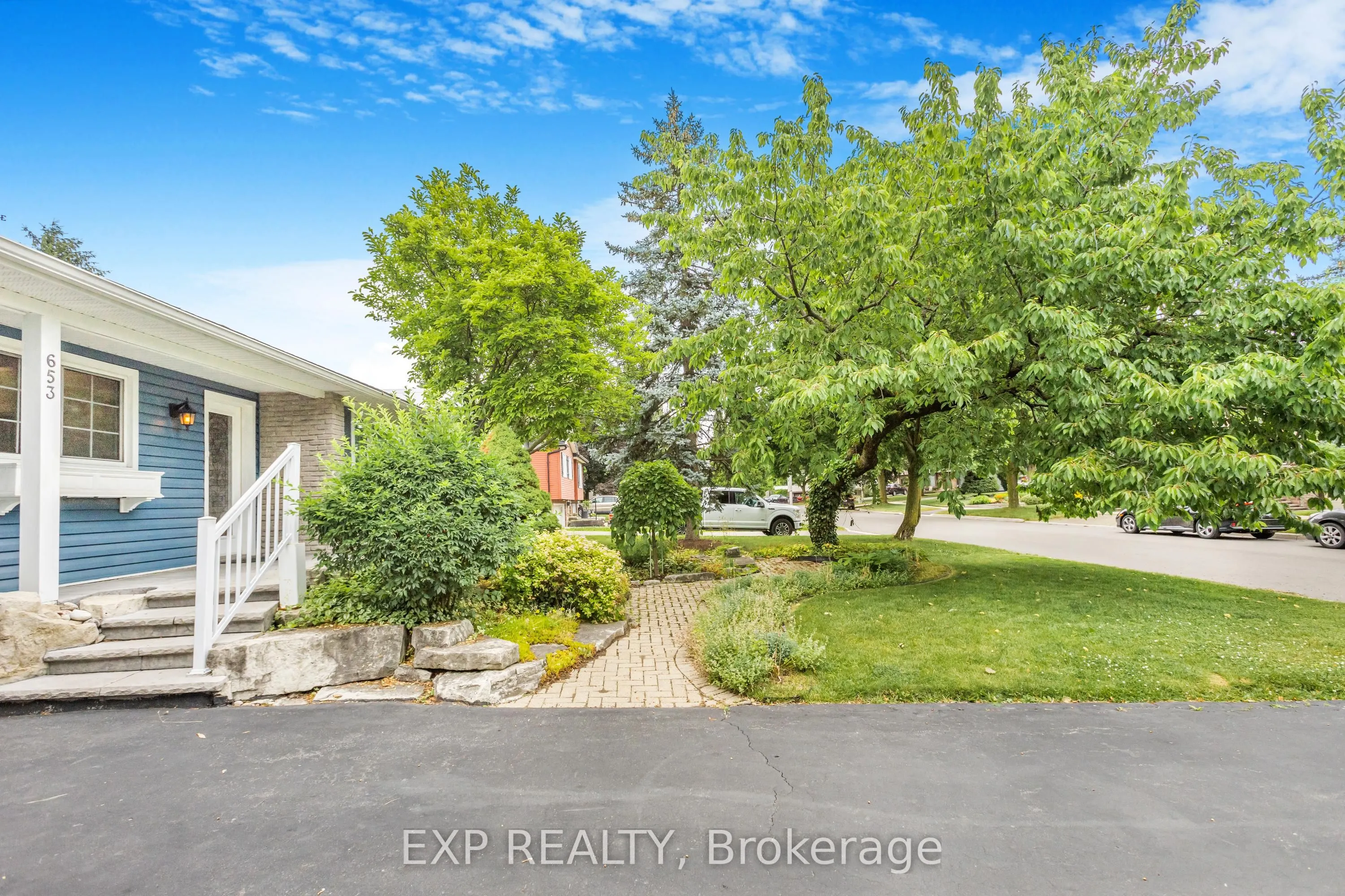 653 Elliott Crescent
