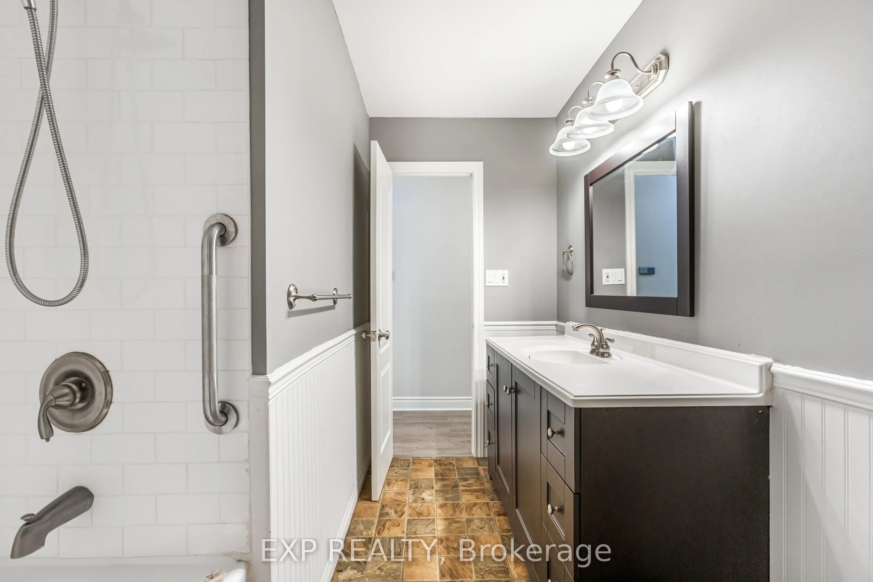 653 Elliott Crescent