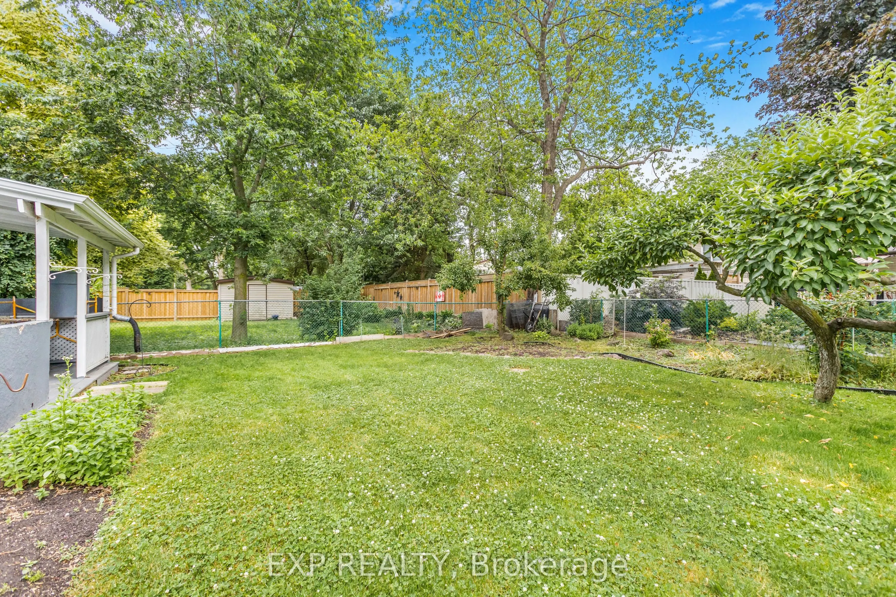 653 Elliott Crescent