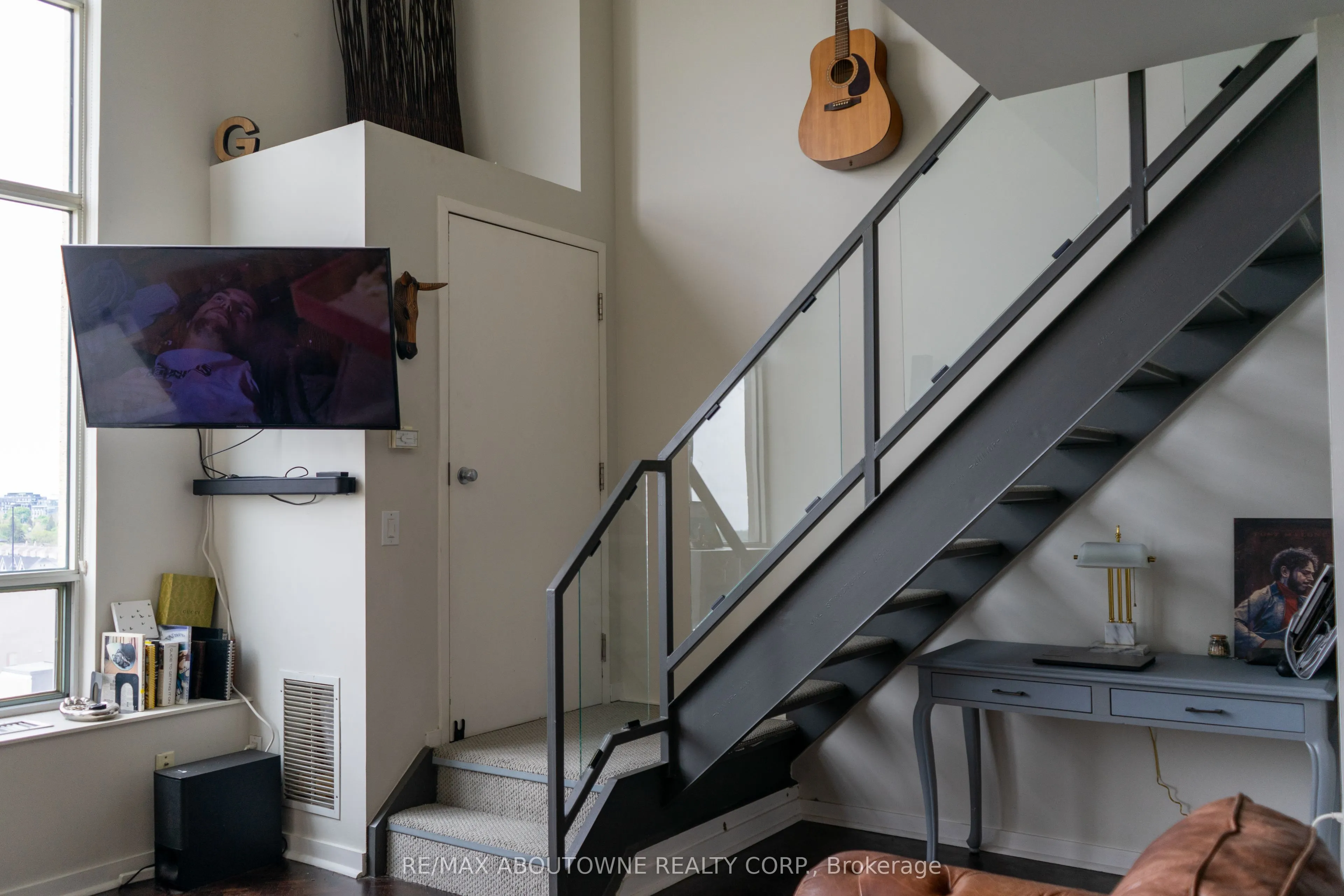 250 Manitoba Street, #814