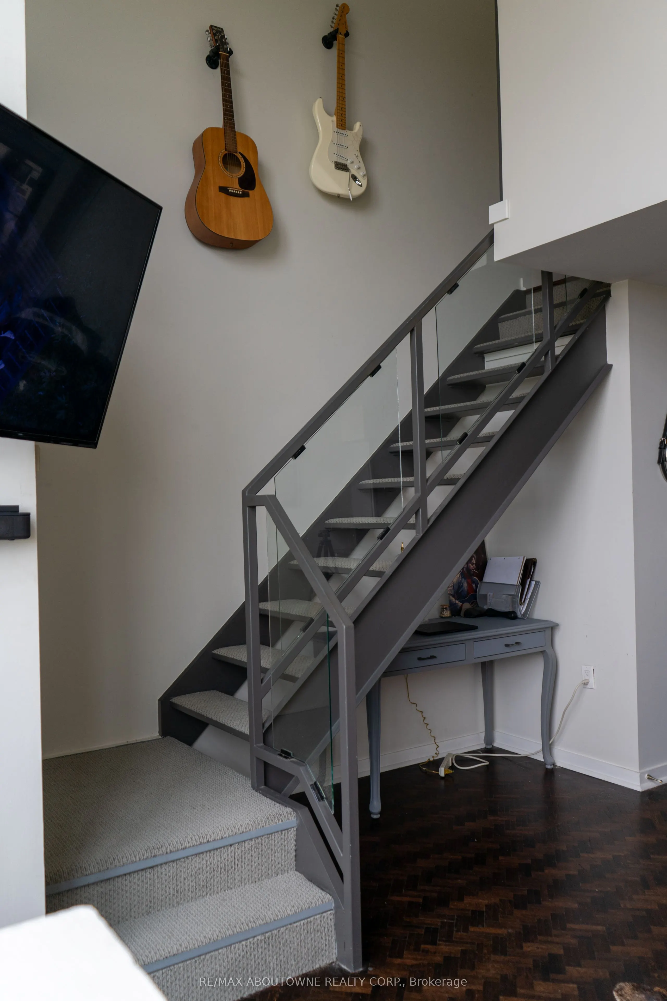 250 Manitoba Street, #814
