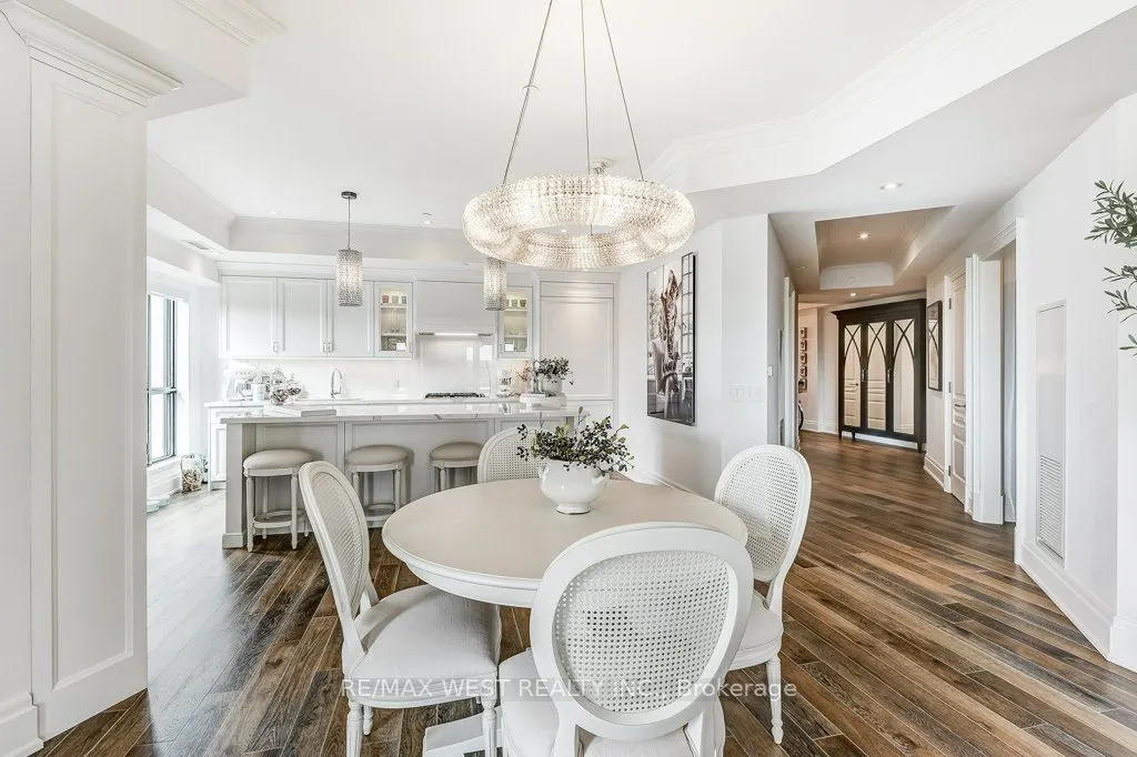 4 The Kingsway, #702