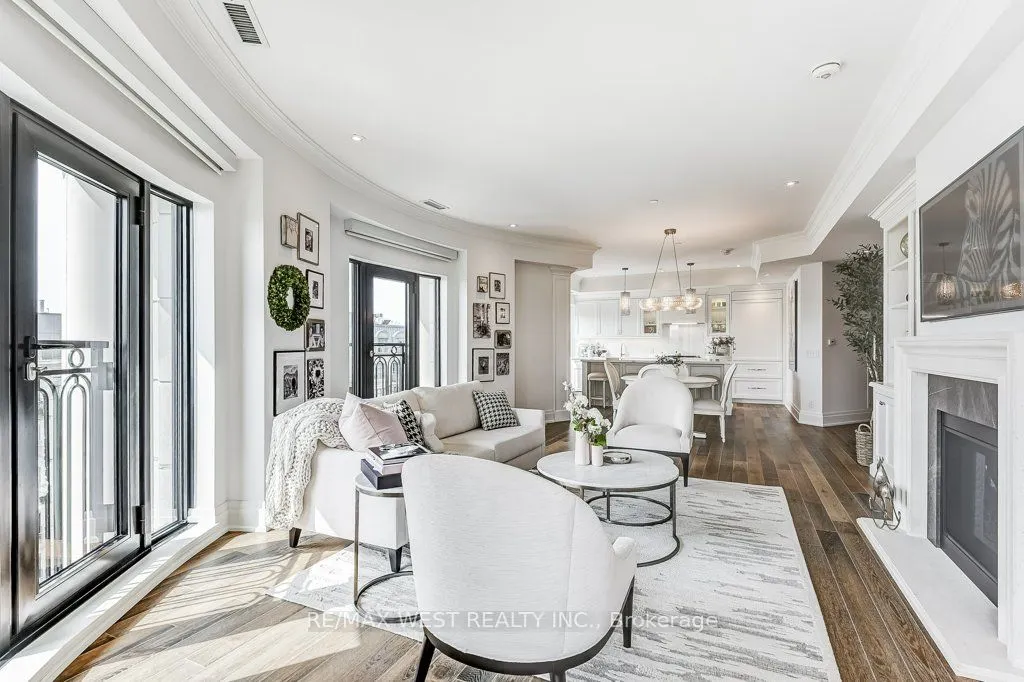 4 The Kingsway, #702