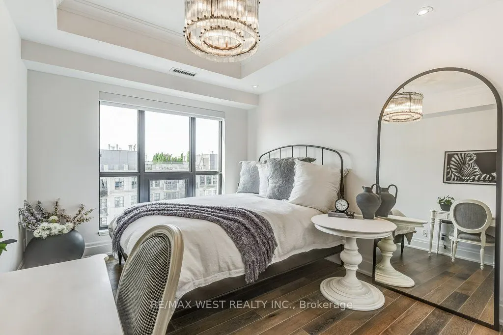 4 The Kingsway, #702