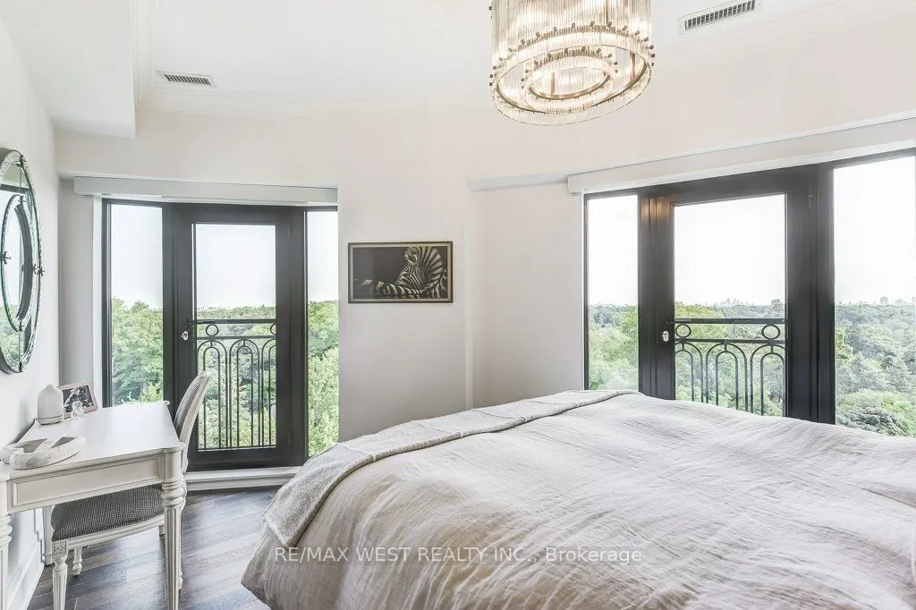 4 The Kingsway, #702