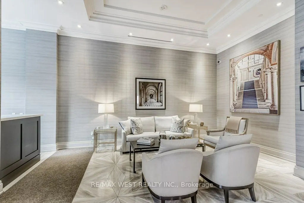4 The Kingsway, #702