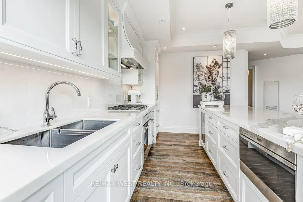 4 The Kingsway, #702