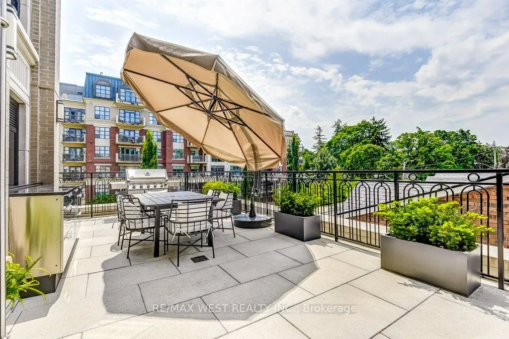 4 The Kingsway, #702