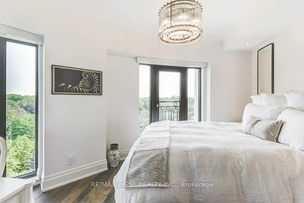 4 The Kingsway, #702