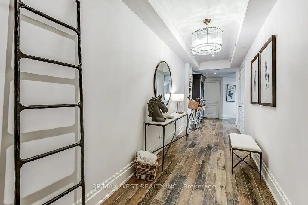 4 The Kingsway, #702