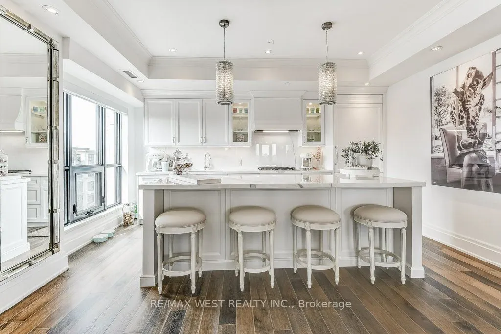 4 The Kingsway, #702