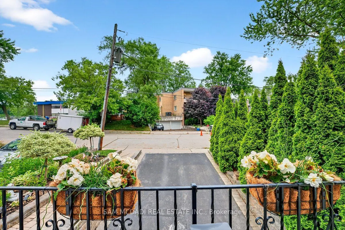 42 Peter Street N