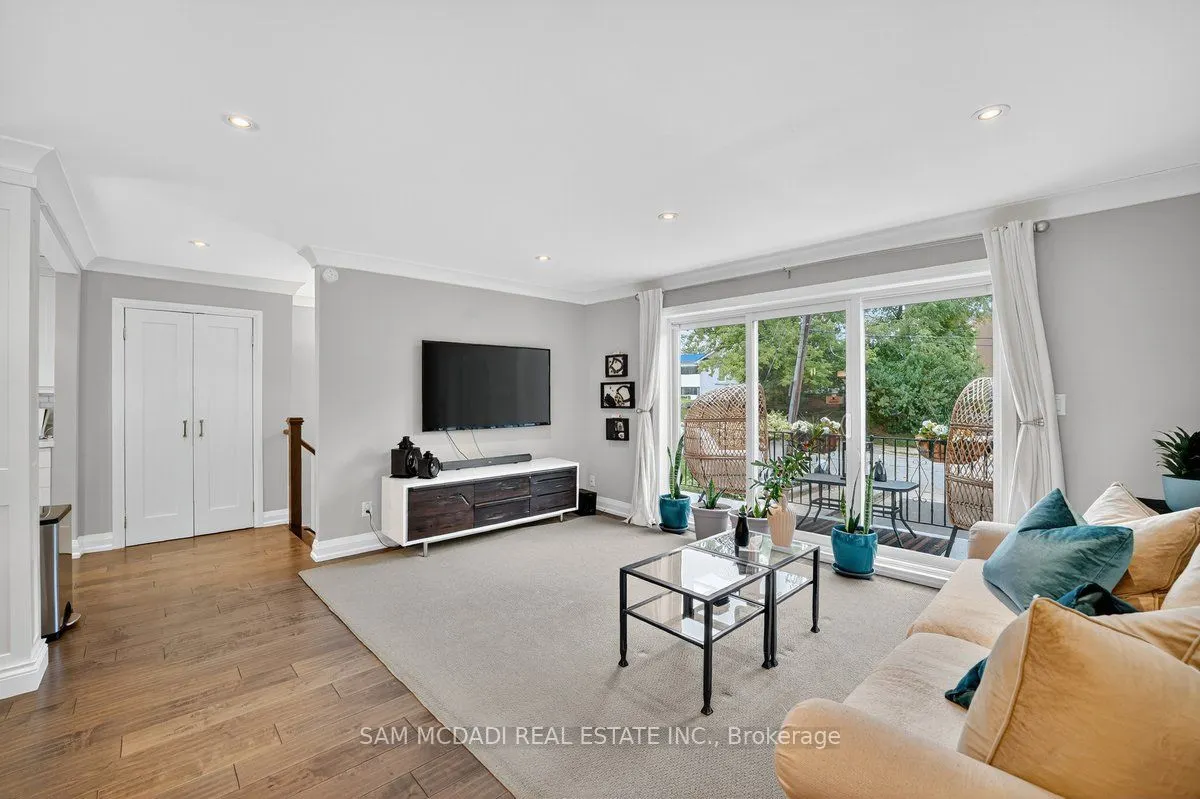 42 Peter Street N