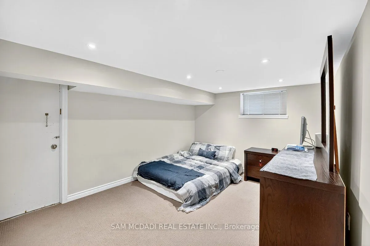 42 Peter Street N