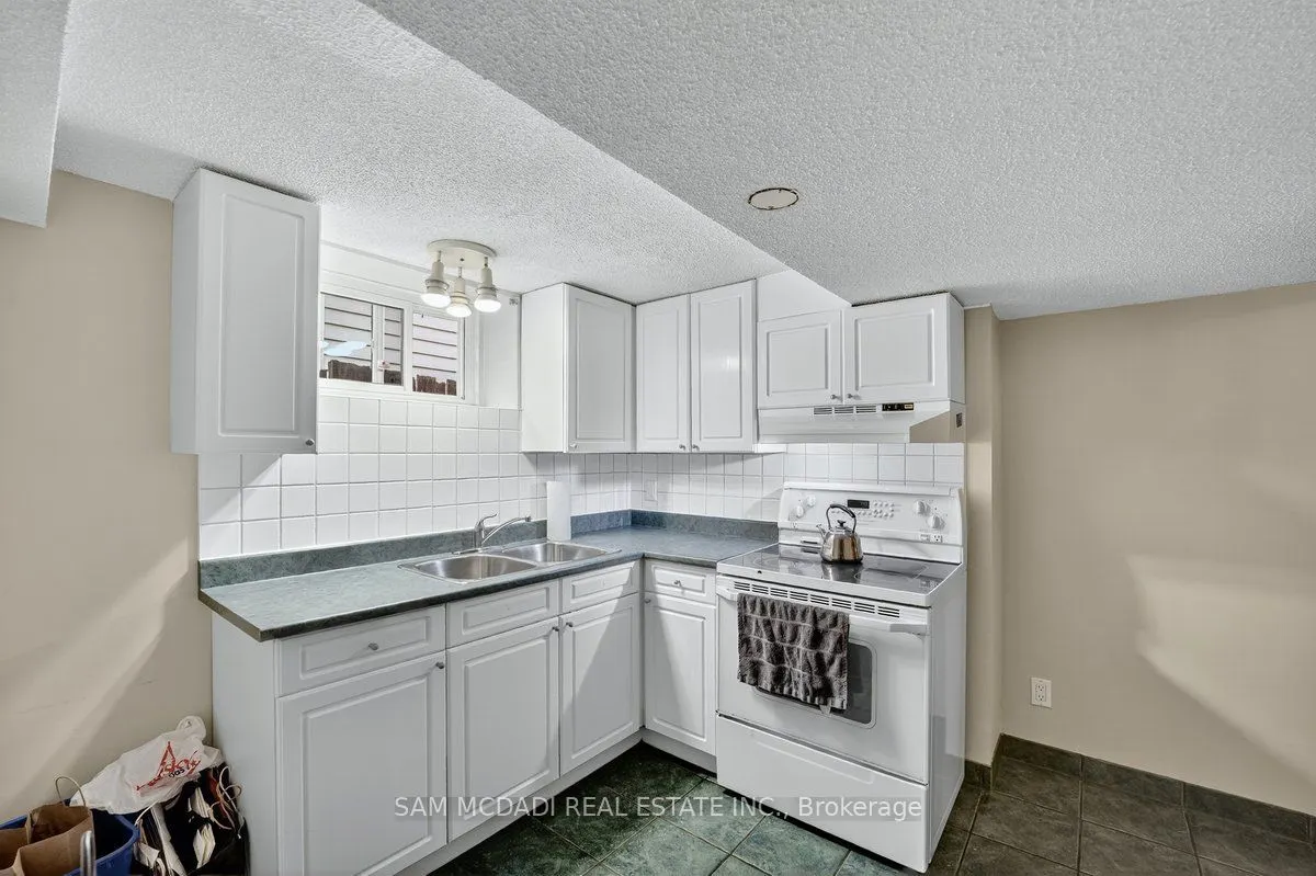 42 Peter Street N