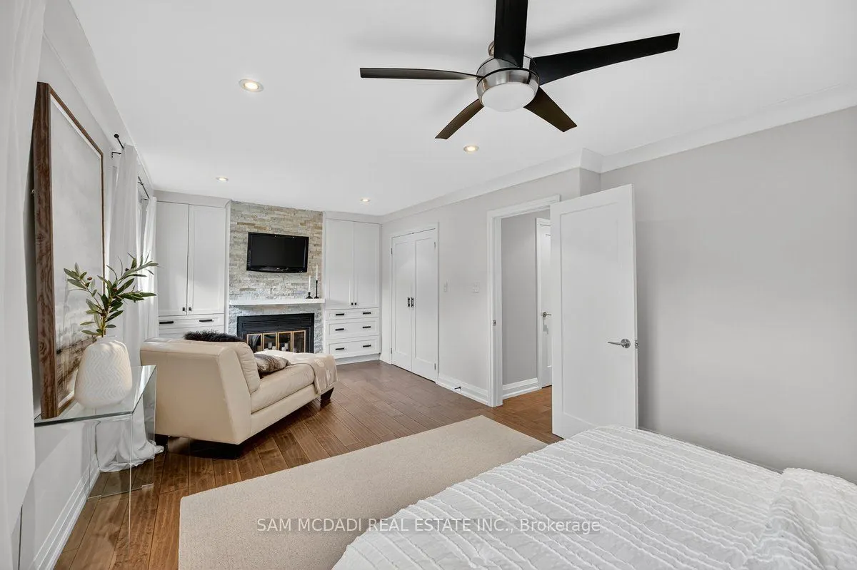 42 Peter Street N