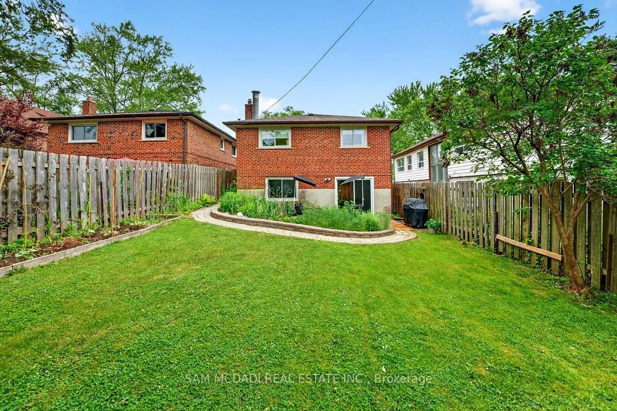 42 Peter Street N