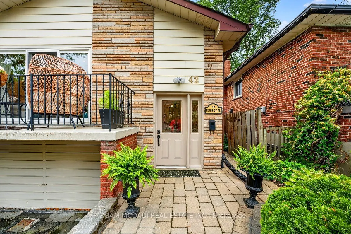 42 Peter Street N