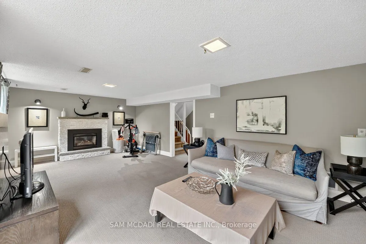 42 Peter Street N