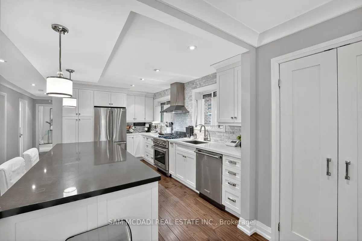 42 Peter Street N