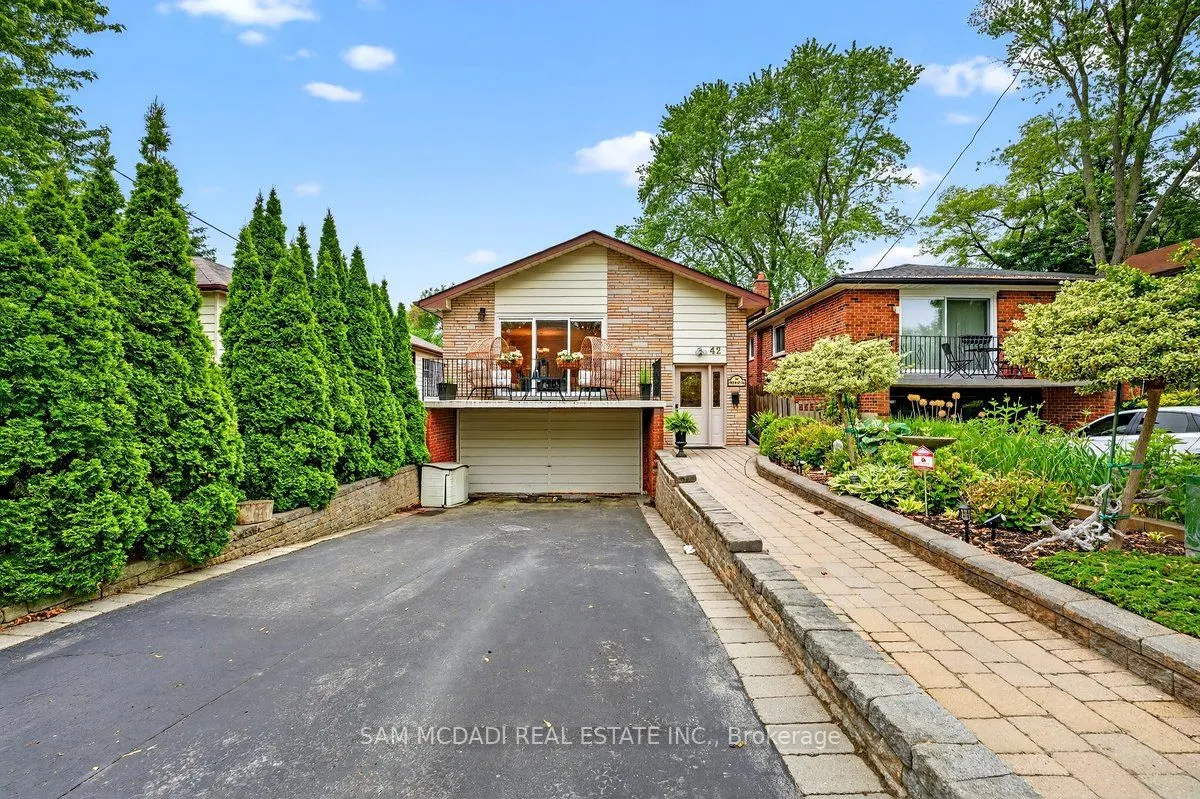 42 Peter Street N