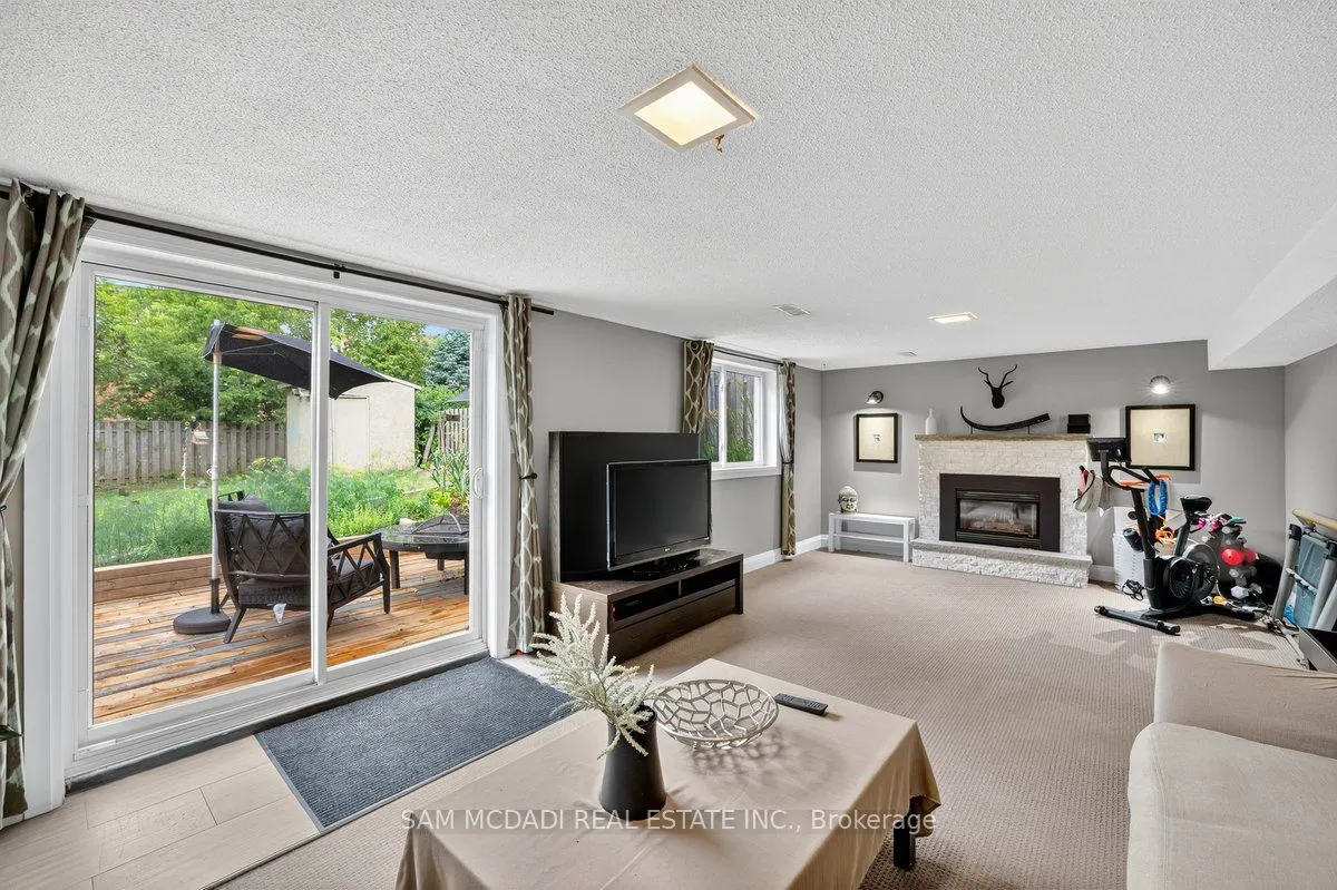 42 Peter Street N