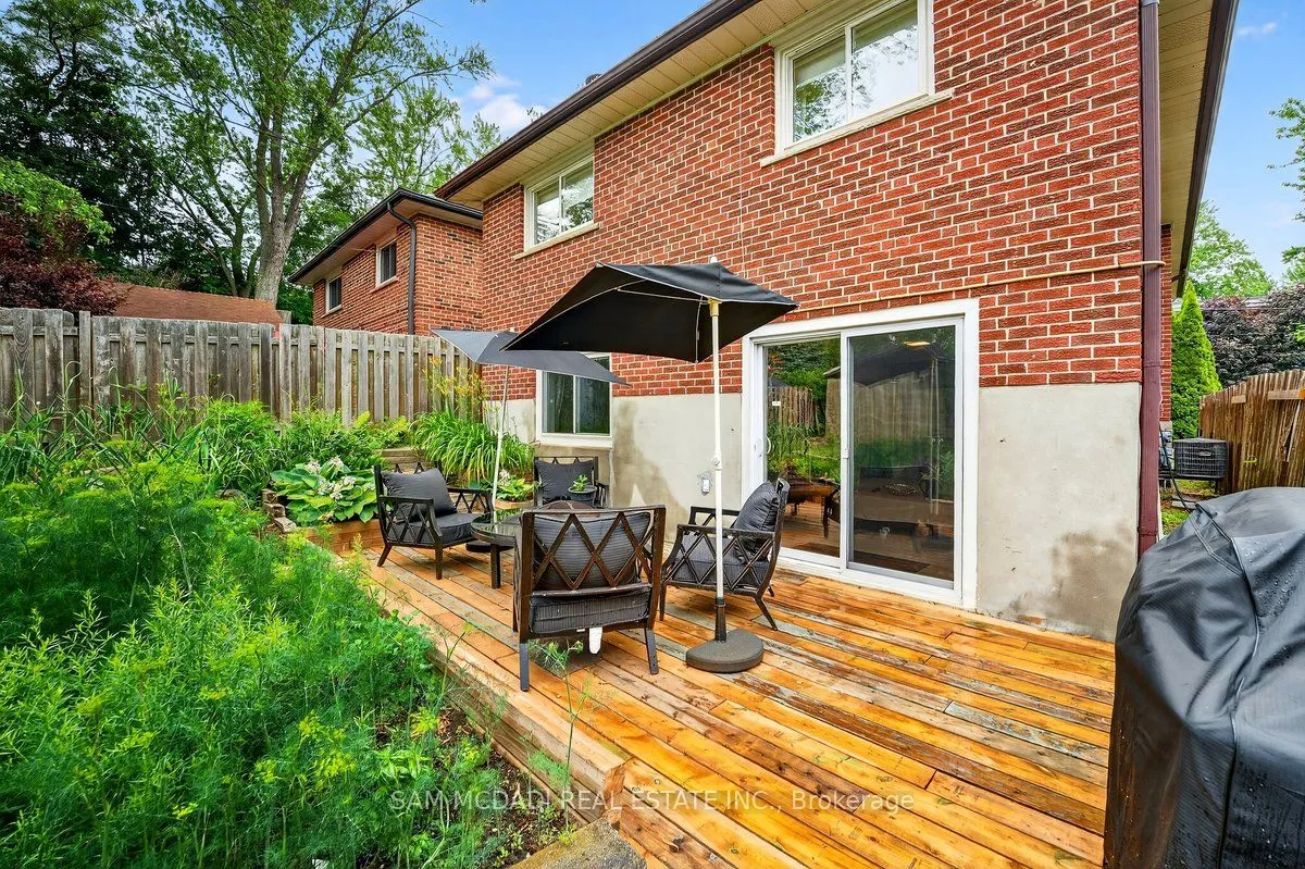42 Peter Street N