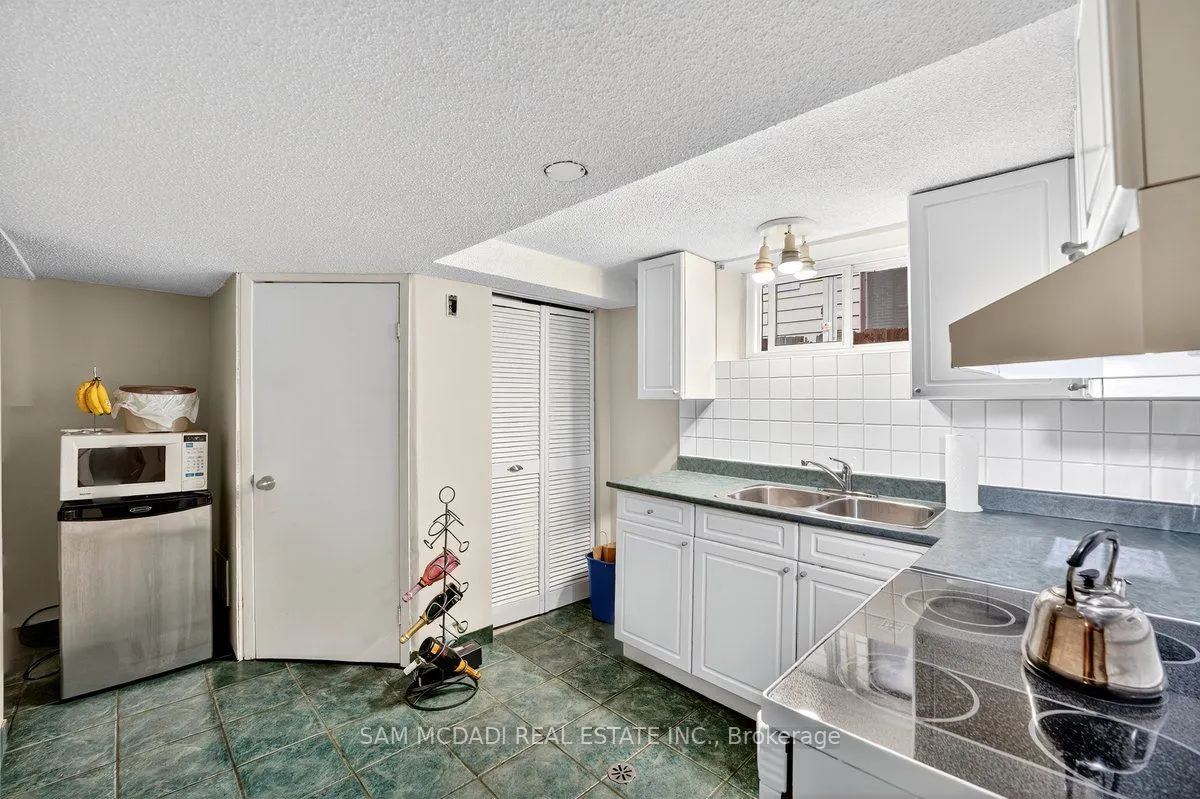 42 Peter Street N